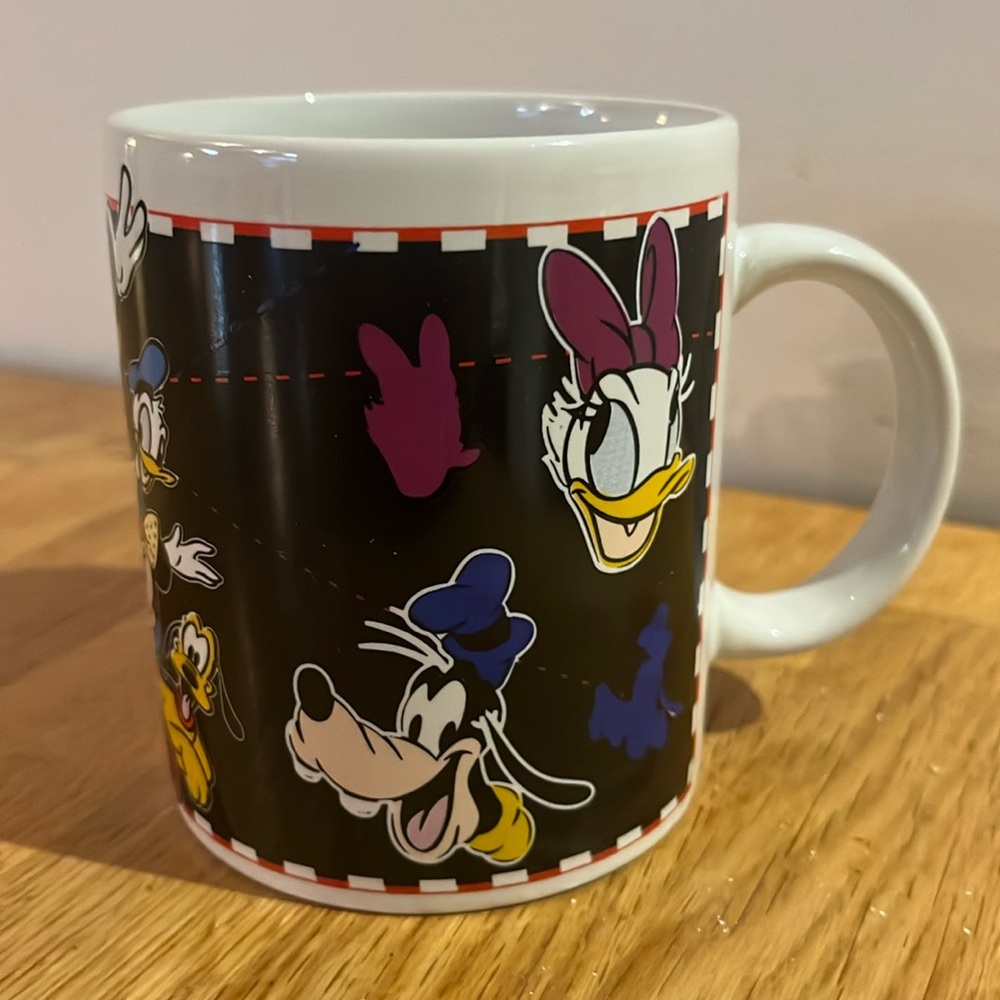 Characters Mug - Picture 2 of 6